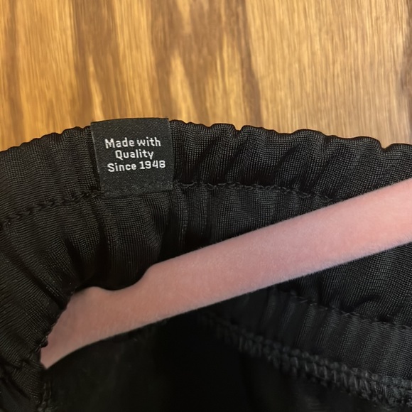 PUMA Classic Track Pant with Cat Logo, Contrast Leg Stripe and Pockets - Picture 9 of 12